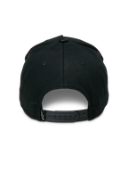 Alpinestars Specific Snapback pet, zwart, achteraanzicht met verstelbare plastic snapback-sluiting en klein wit Astars-logo op het label aan de achterkant, gestructureerde kroon, casual motorsport pet