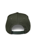 Alpinestars Promptus Snapback pet, Military Green, achterkant met verstelbare snapback-sluiting en katoenen keperstof, klein zwart merklabel, casual door motorsport geïnspireerde hoofdbedekking