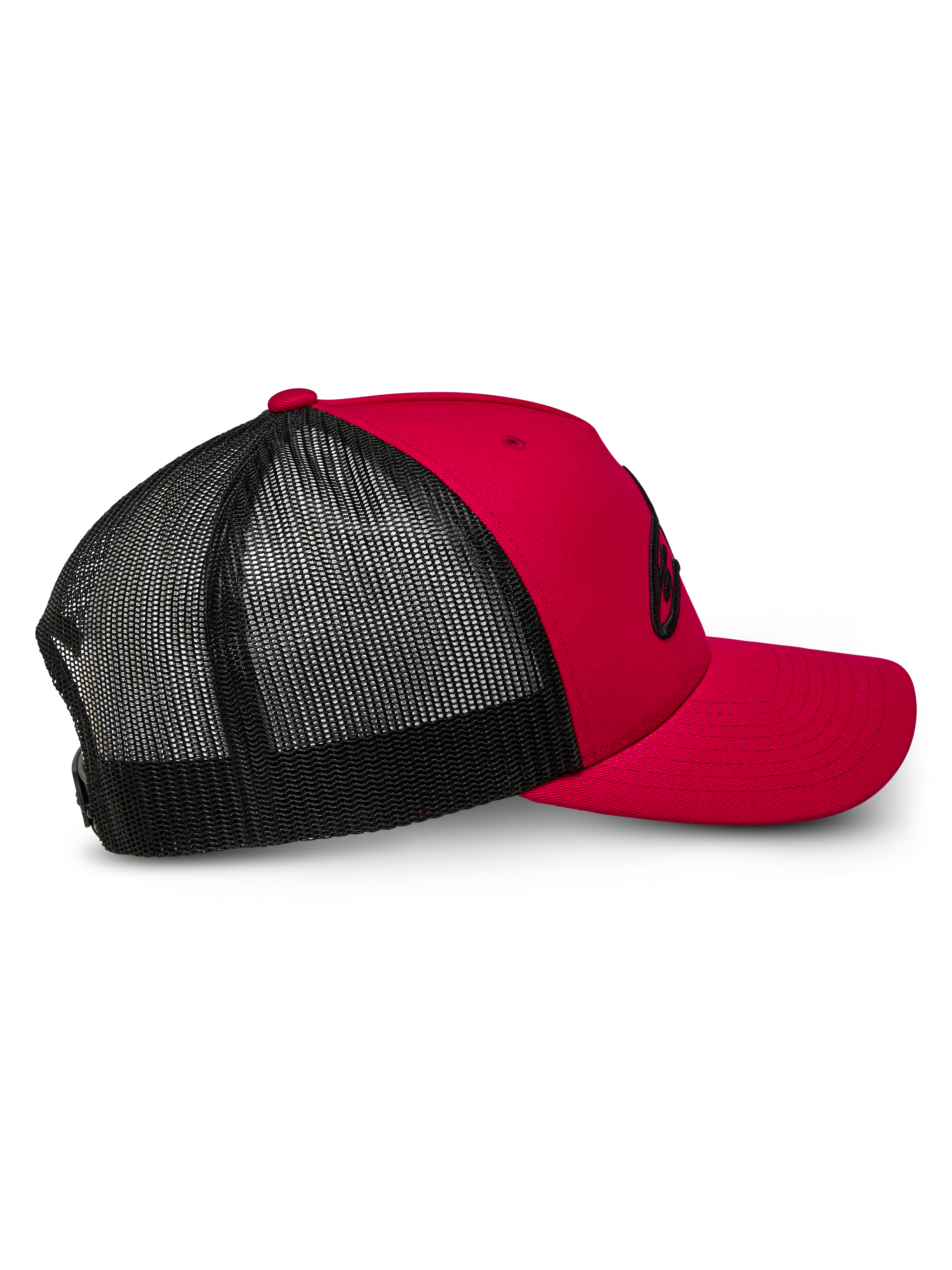 Alpinestars Ageless Trucker pet, rood en zwart, zijprofiel met rood gestructureerd voorpand en gebogen klep, zwarte ademende mesh achterpanelen, casual motorsport-geïnspireerde hoofdbedekking