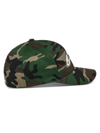 Alpinestars Ageless Multi pet, Green Camo, zijaanzicht, gebogen klep met gestructureerde kroon, stretch twill stof, wit 3D print Astars logo op de voorkant en plat borduursel op de achterkant, casual sportkleding