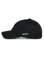 Alpinestars Deduce Strapback pet, zwart, zijaanzicht met gebogen klep en wit geborduurd Astars-zijlogo, casual pet van katoenen keperstof