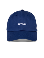 Alpinestars Deduce Strapback pet, sportswear pet, blauw, wit geborduurd ASTARS-woordmerk op de voorkant, gebogen klep, ongestructureerde lage kroon, casual motorsport-geïnspireerde hoofdbedekking