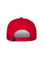 Alpinestars Thickness Snapback-pet, rood, achteraanzicht met verstelbare snapback-sluiting, gestructureerde kroon, rode keperstof, klein zwart merklabel