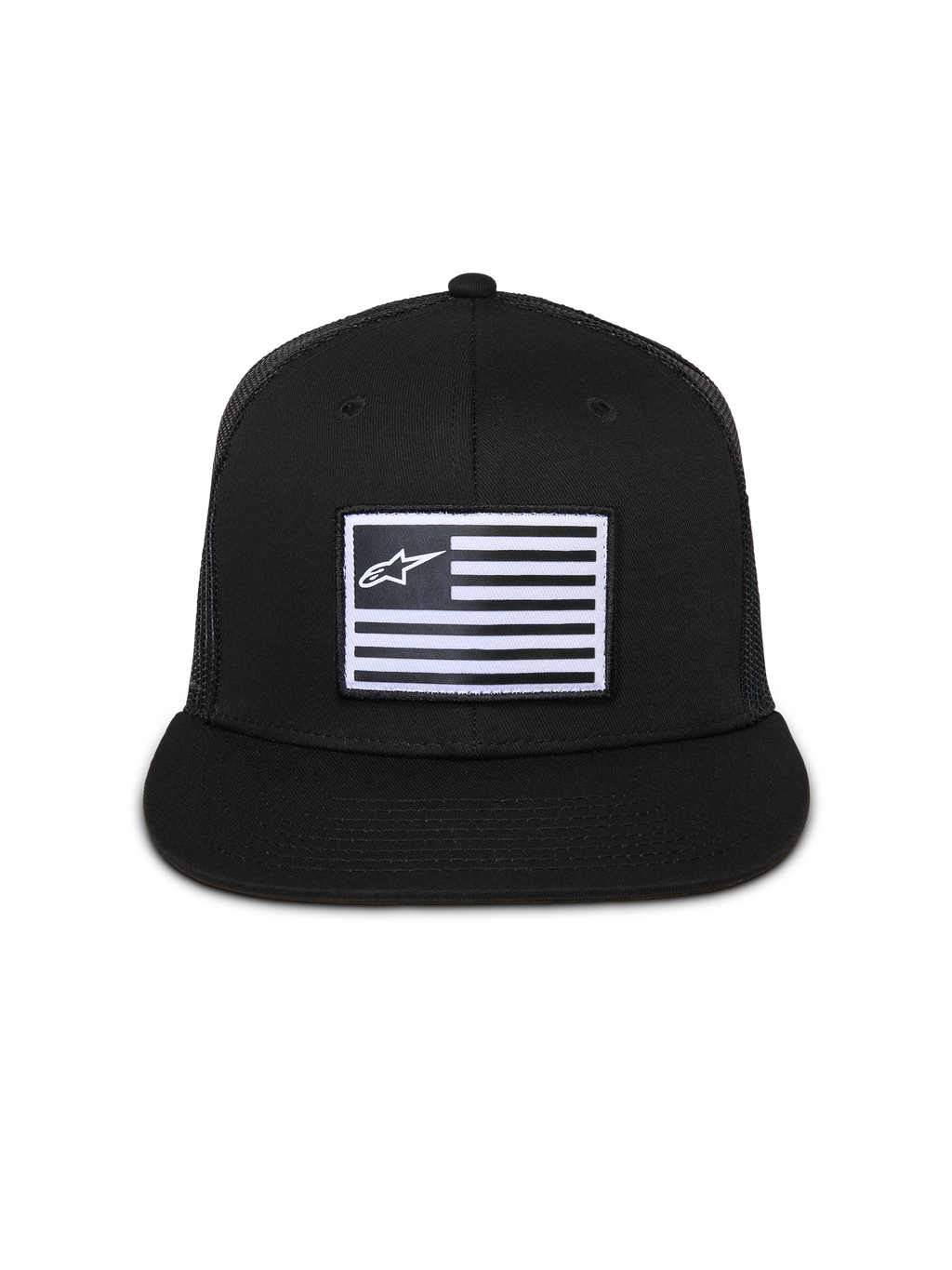 Alpinestars Flag Flat Trucker pet, zwarte pet met platte klep en gestructureerde kroon, centrale rechthoekige patch met witte vlag en Alpinestars-logo, mesh achterkant, casual motorsport-geïnspireerde streetwear