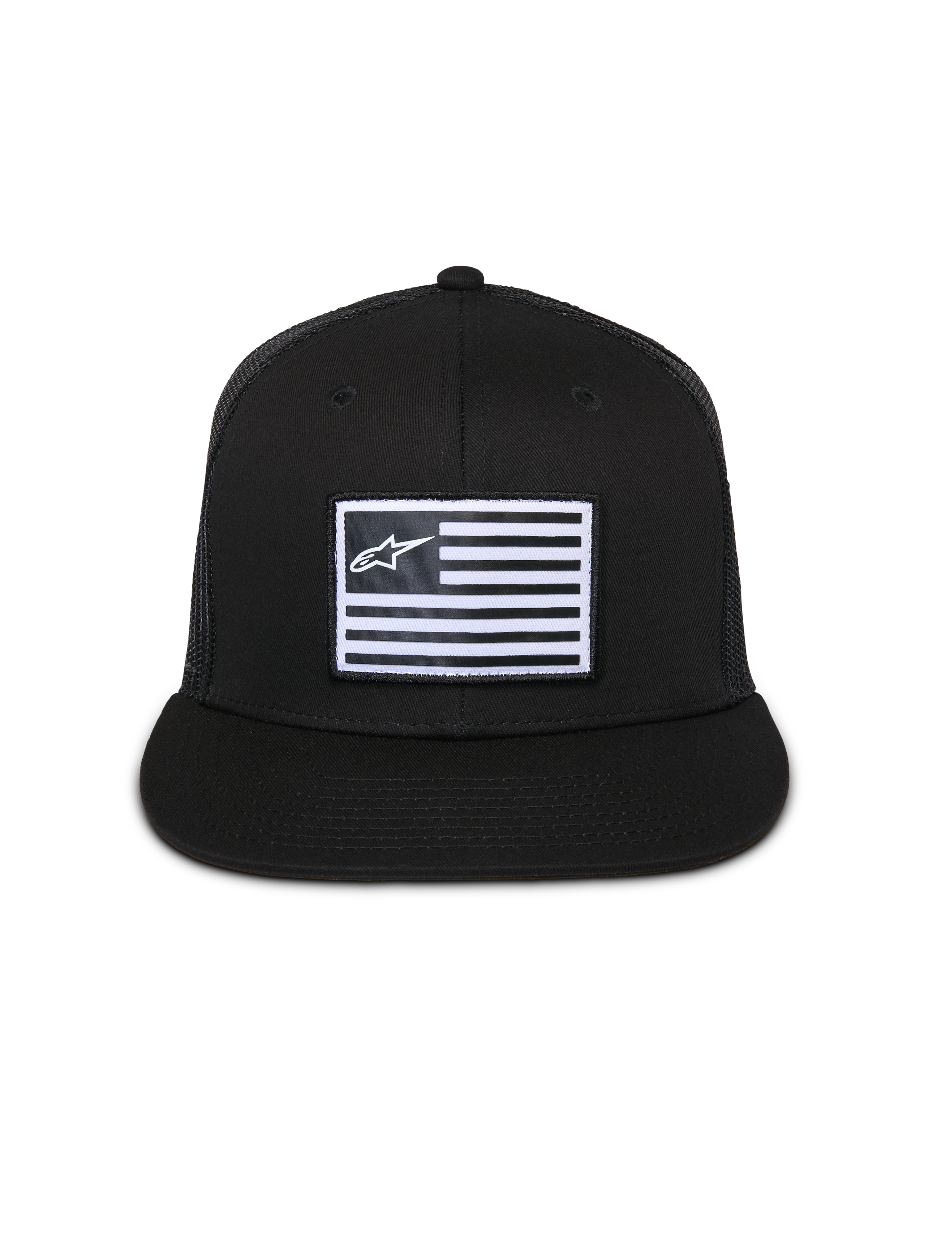 Alpinestars Flag Flat Trucker pet, zwarte pet met platte klep en gestructureerde kroon, centrale rechthoekige patch met witte vlag en Alpinestars-logo, mesh achterkant, casual motorsport-geïnspireerde streetwear