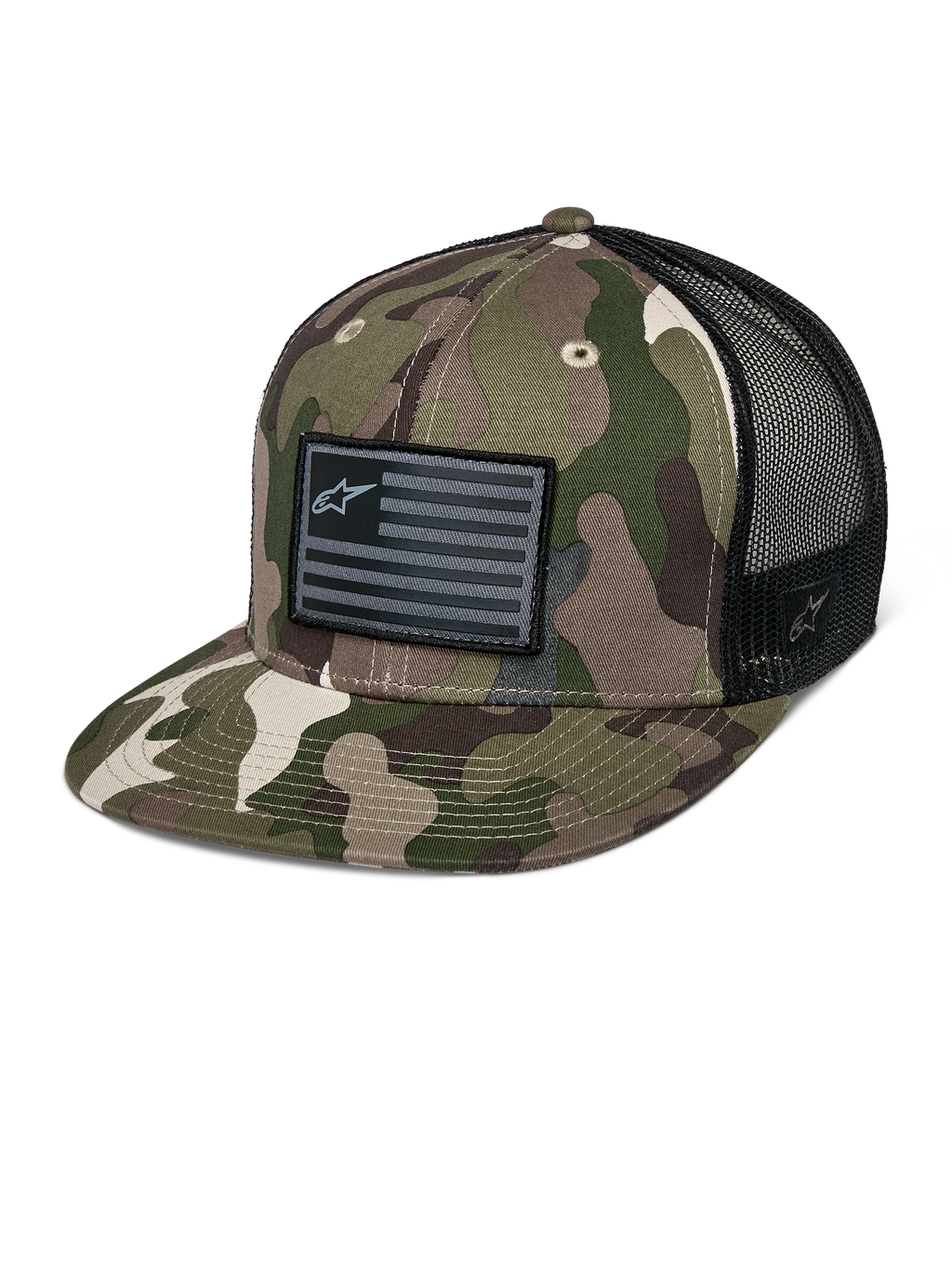 Alpinestars Flag Flat Trucker Hat, groene camouflage en zwart, truckerpet met platte klep en ademende mesh achterkant, gestructureerde kroon voorzien van een zwarte logo-patch in vlagstijl, casual motorsport hoofdbedekking.