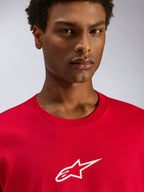Alpinestars Frontal CSF Tee, T-shirt met korte mouwen, rood, wit Astars-logo op de borst, close-up van model in duurzame performance vochtafvoerende sportkleding