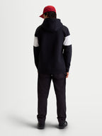 Alpinestars Cubic hoodie, unisex sportswear pullover fleece, kleurgeblokte mouwen in zwart en wit, achteraanzicht op model, premium katoenmix constructie, casual kleding voor na het motorrijden.
