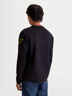 Alpinestars Velocifier CSF t-shirt met lange mouwen, casual sportswear, zwart en geel, achteraanzicht op model met Astars-logo op de arm en geribbelde mouwboorden, mix van katoen en gerecycled polyester.