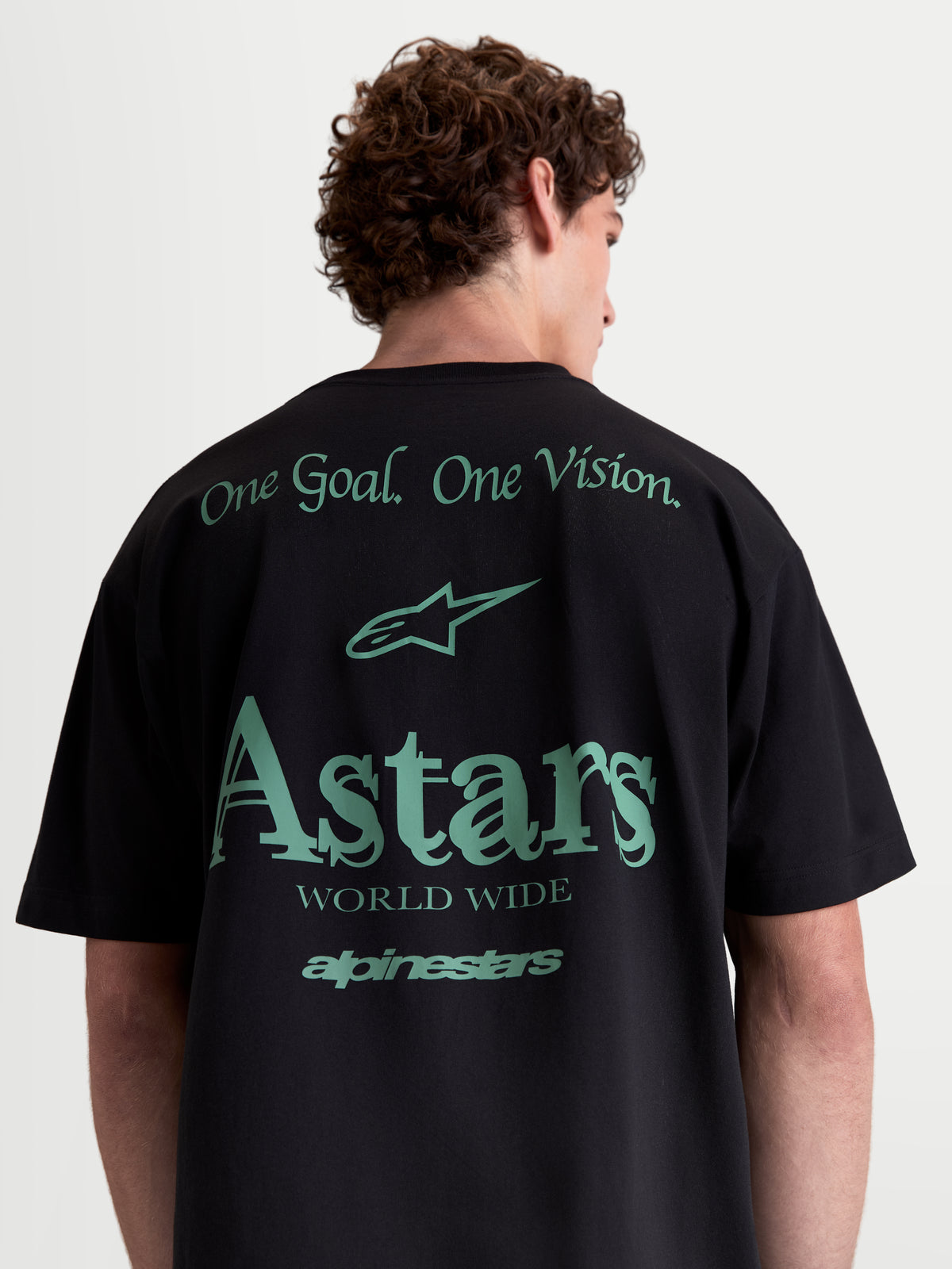 Alpinestars Post Oversized CSF T-shirt, sportswear t-shirt met korte mouwen, zwart en groen, achteraanzicht met One Goal One Vision-tekst en Astars-logo-graphics, relaxed oversized fit.
