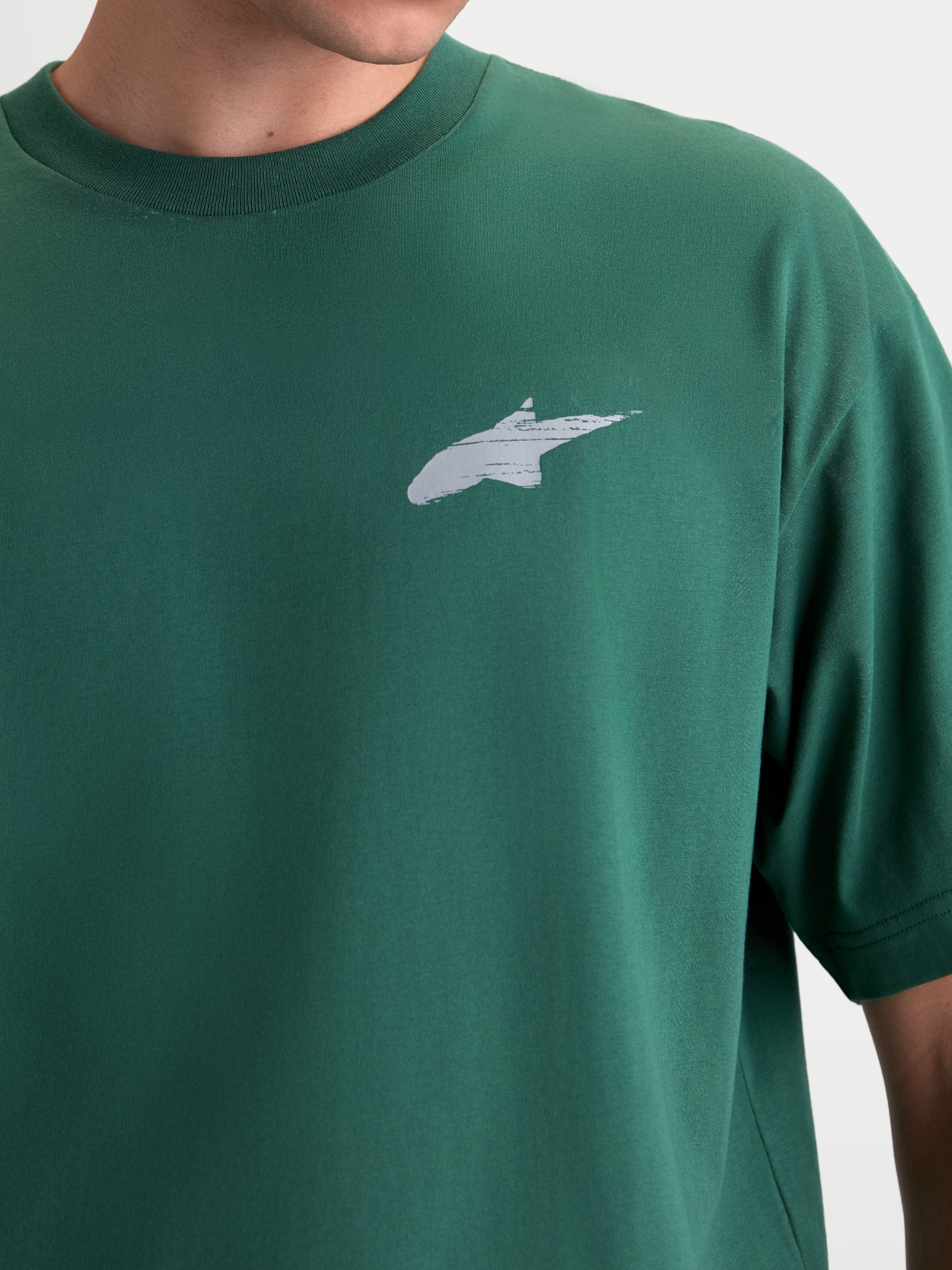 Alpinestars Checkback Oversized CSF T-Shirt, groen t-shirt met korte mouwen, close-up van het witte Astars-logo op de borst, oversized fit, sportswear, premium katoen-polyestermix.