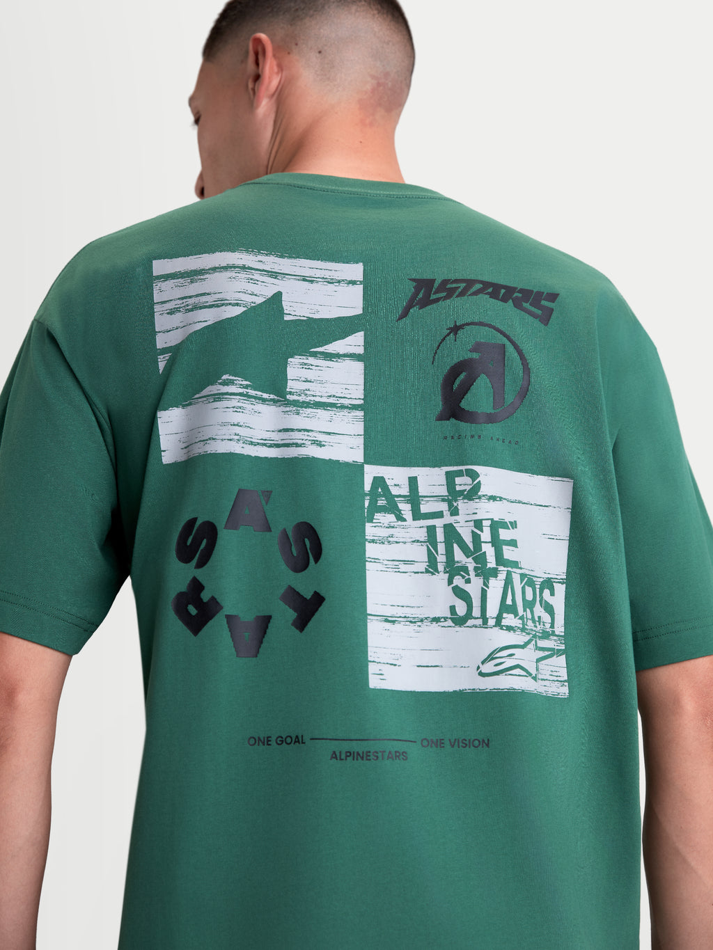 Alpinestars Checkback Oversized CSF t-shirt, groen t-shirt met korte mouwen, achteraanzicht met opvallende checkergraphic en Astars-logo's, casual motorsportgeïnspireerd design, oversized pasvorm.
