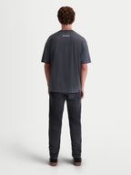 Alpinestars Prelude Oversized CSF T-shirt, heren-sportswear-t-shirt met korte mouwen, grijs, voorzien van een klein wit logo op de bovenrug, relaxte oversized pasvorm, zachte katoen-polyestermix, achteraanzicht op model.