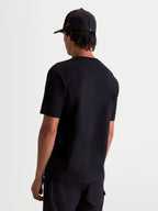 Alpinestars Cypress CSF T-shirt, heren-t-shirt met korte mouwen, zwart, achteraanzicht op model, premium katoen-polyester-mix voor dagelijks comfort, casual sportswear.