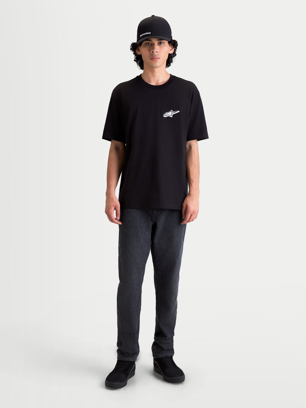 Alpinestars Meteor CSF T-shirt, zwart t-shirt met korte mouwen voor heren en dames, wit Astars-logo op de borst, comfortabele katoen-polyestermix, casual sportswear.