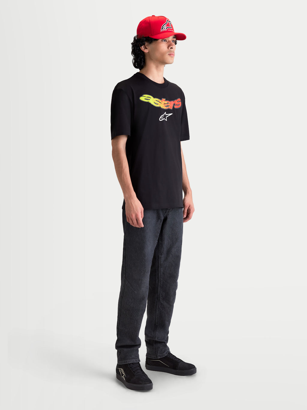 Alpinestars Elliptogrit CSF t-shirt, heren-t-shirt met korte mouwen, zwart met een levendig geel en rood kleurverloop Astars-woordmerk en wit logo, katoen-polyestermix voor dagelijks comfort, casual sportswear.
