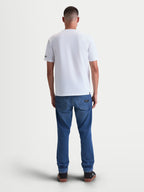 Alpinestars P1 CSF t-shirt met korte mouwen, wit, achteraanzicht op model, zachte katoen-polyestermix, casual motorsport sportswear