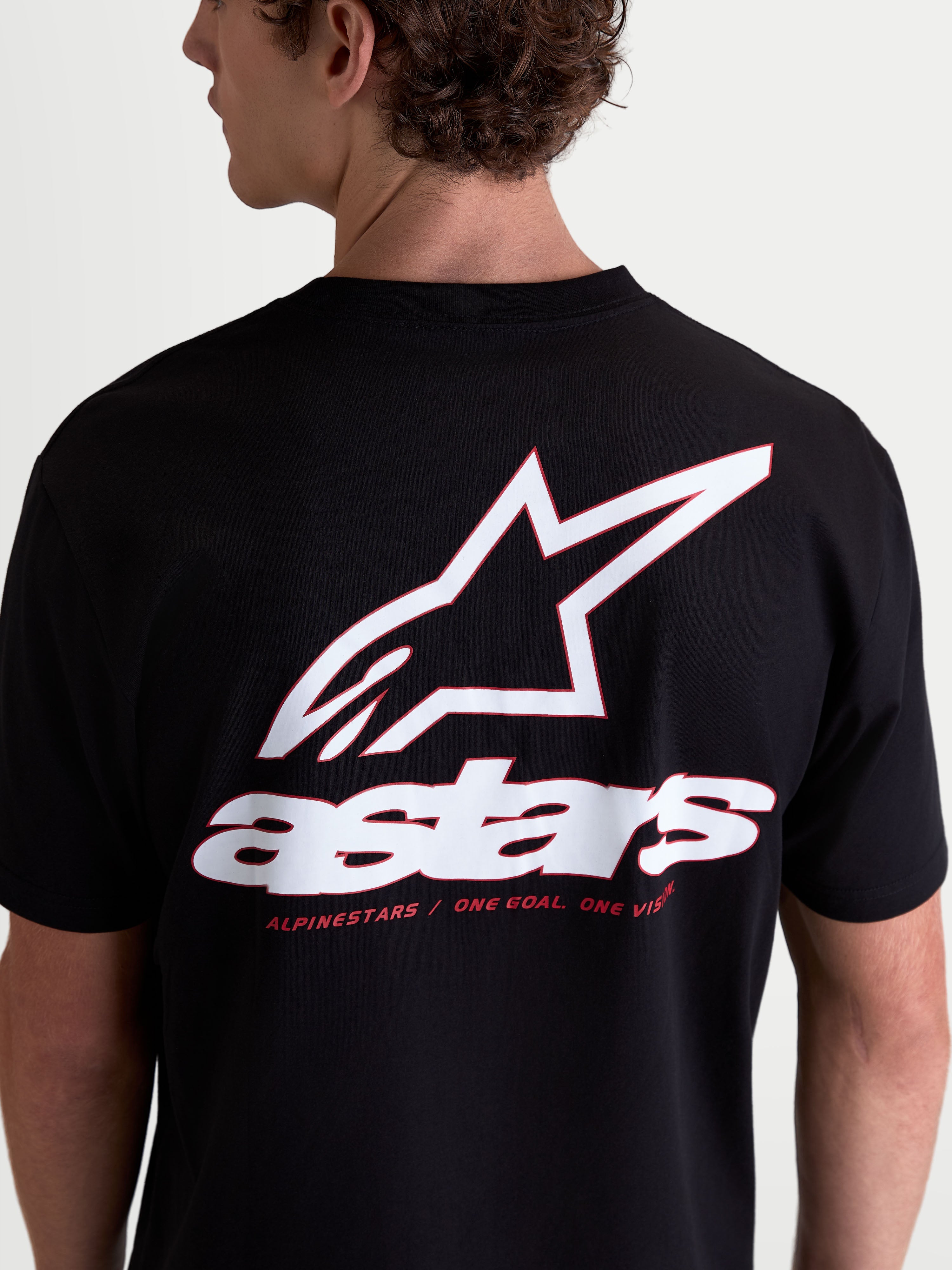 Alpinestars Lineout CSF t-shirt, casual sportswear t-shirt met korte mouwen, unisex, zwart met groot wit en rood Astars-logo op de rug, katoen-polyester mix, voorzien van One Goal One Vision merkmotto.