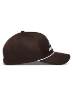 Alpinestars Combo Logo Snapback hoed in bruin, sportieve pet met wit geborduurd logo en wit koorddetail.