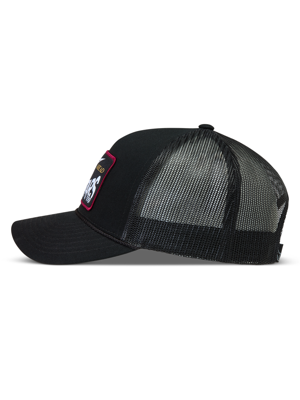 Alpinestars Hemmings Trucker hoed, zwarte pet met mesh-achterzijde en geweven logo-patch, zijprofiel, casual sportswear.
