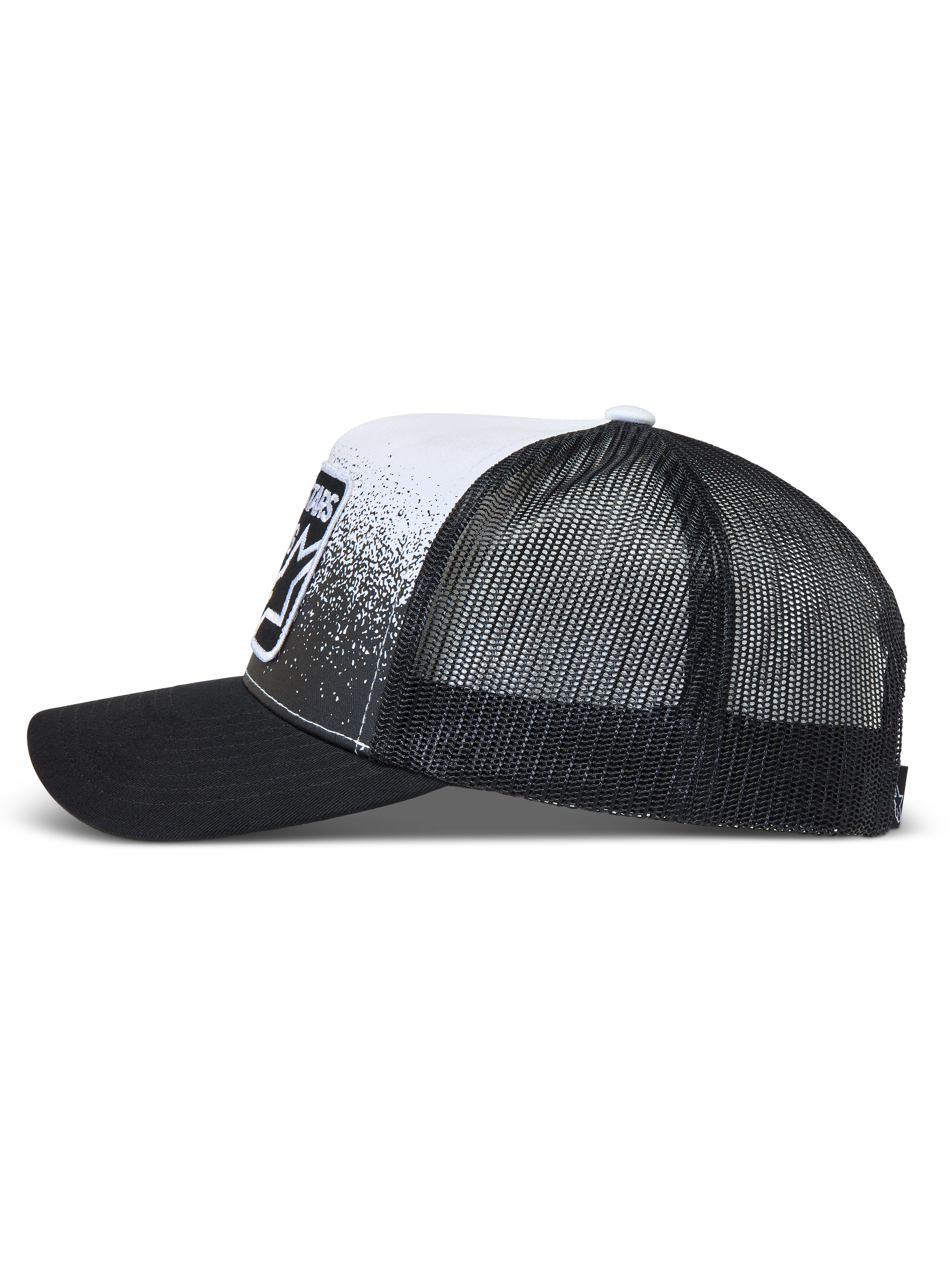 Alpinestars Gravel Trucker pet, zwart en wit, sportswear pet met mesh achterkant, gebogen klep en grindtextuurprint.