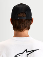 Alpinestars Thicket Realtree Trucker pet, sportswear snapback-pet, zwarte mesh achterkant, achteraanzicht met verstelbare snapbacksluiting en geborduurd Astars-logo op een model