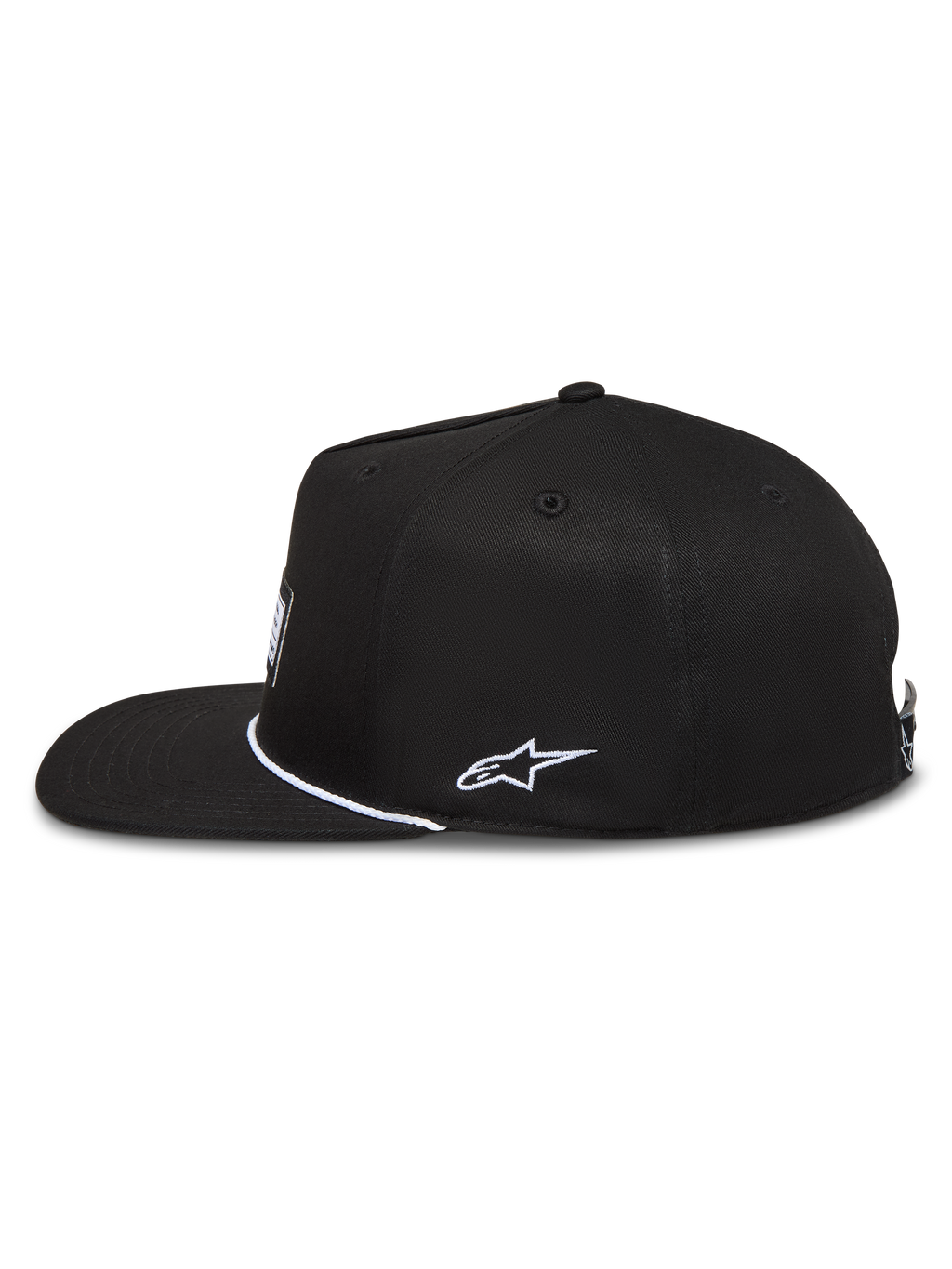 Alpinestars Label Snapback hoed, zwarte pet van keperstof met platte klep en wit geborduurd logo, casual sportswear.