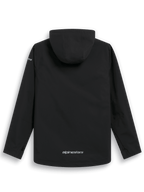 Alpinestars Kascade regenjas, achteraanzicht, zwarte waterbestendige regenjas, vaste capuchon, zilveren Alpinestars-woordmerk op de onderrug, lange mouwen, hoogwaardig outdoor- en op de motorsport geïnspireerd ontwerp