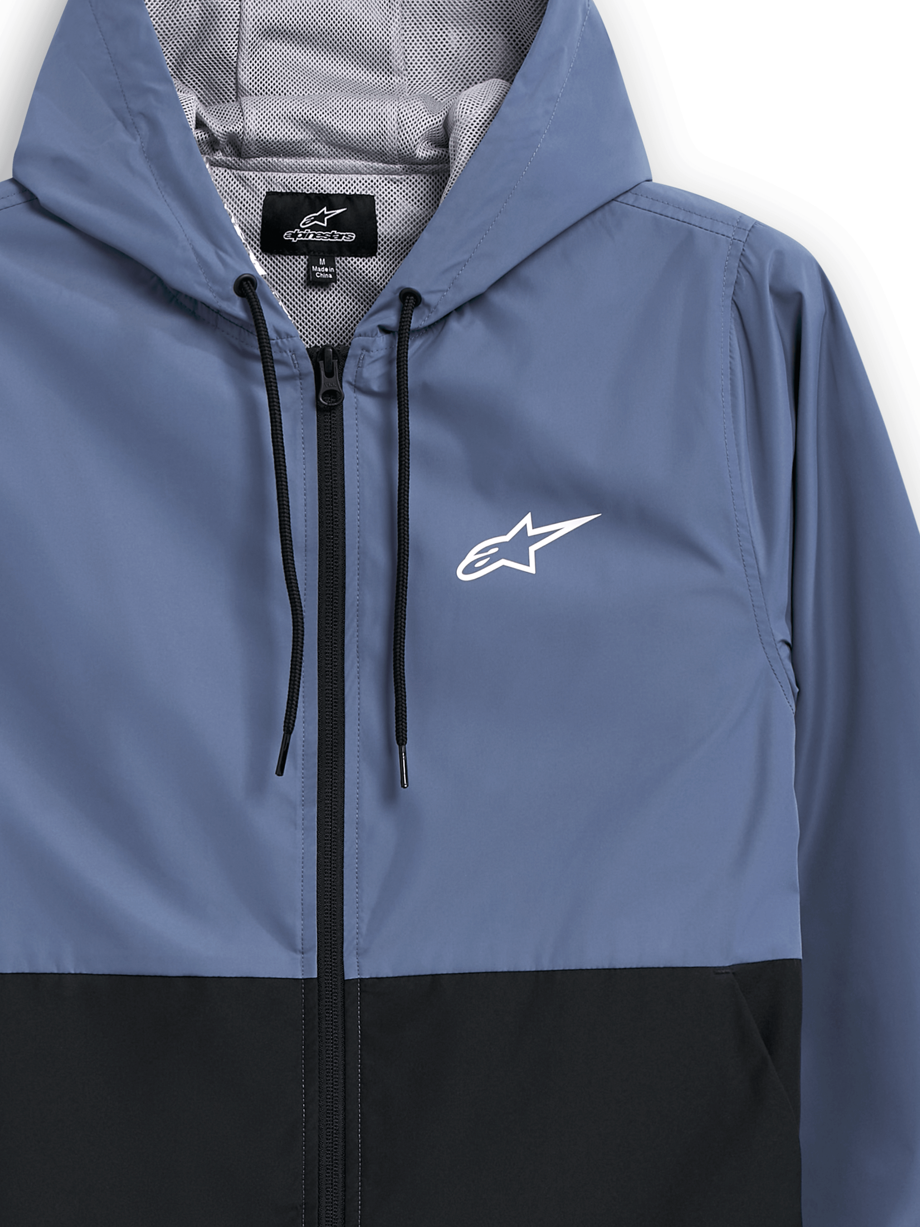 Alpinestars Speeder Windbreaker Jas, leiblauw en zwart, lichtgewicht windbreaker met capuchon, mesh voering met zwarte trekkoorden, wit Alpinestars sterlogo op de borst, geblokkeerd ontwerp, casual motorsport-geïnspireerde streetwear