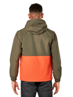 Alpinestars Speeder Windbreaker Jas, lichtgewicht windbreaker met capuchon, militair groen en oranje color-block ontwerp, achteraanzicht met capuchon en elastische manchetten, casual sportkledingstijl
