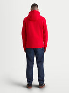 Alpinestars Ageless Zip V3 Hoodie, rode sportswearfleece voor heren en dames, achteraanzicht op model, met een comfortabel ontwerp met capuchon, geribde manchetten en zoom, casual motorsportstijl.