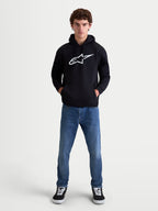 Alpinestars Ageless V3 hoodie, heren sportswear pullover fleece, zwart en wit, met een groot wit geborduurd Astars-logo op de borst, gevoerde capuchon en zachte katoen-gerecycled polyester constructie.