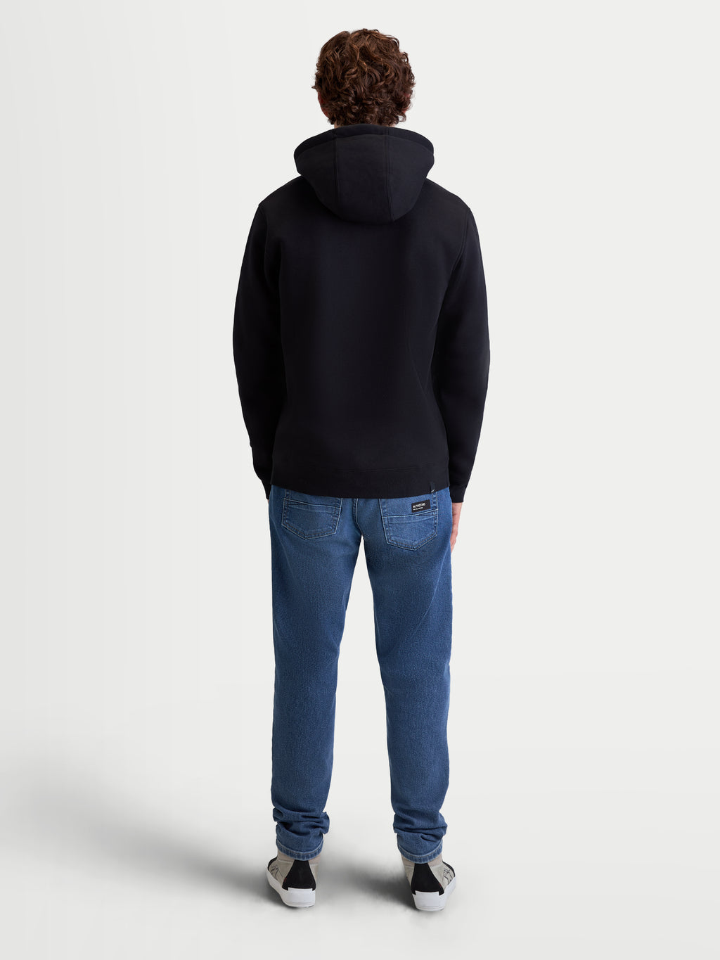 Alpinestars Ageless V3 Hoodie, casual sportswear herenpullover, achteraanzicht, zwart, zacht katoen en gerecycled polyester fleece, voorzien van een gevoerde capuchon en ribboorden voor een premium motorsportlifestyle-uitstraling.