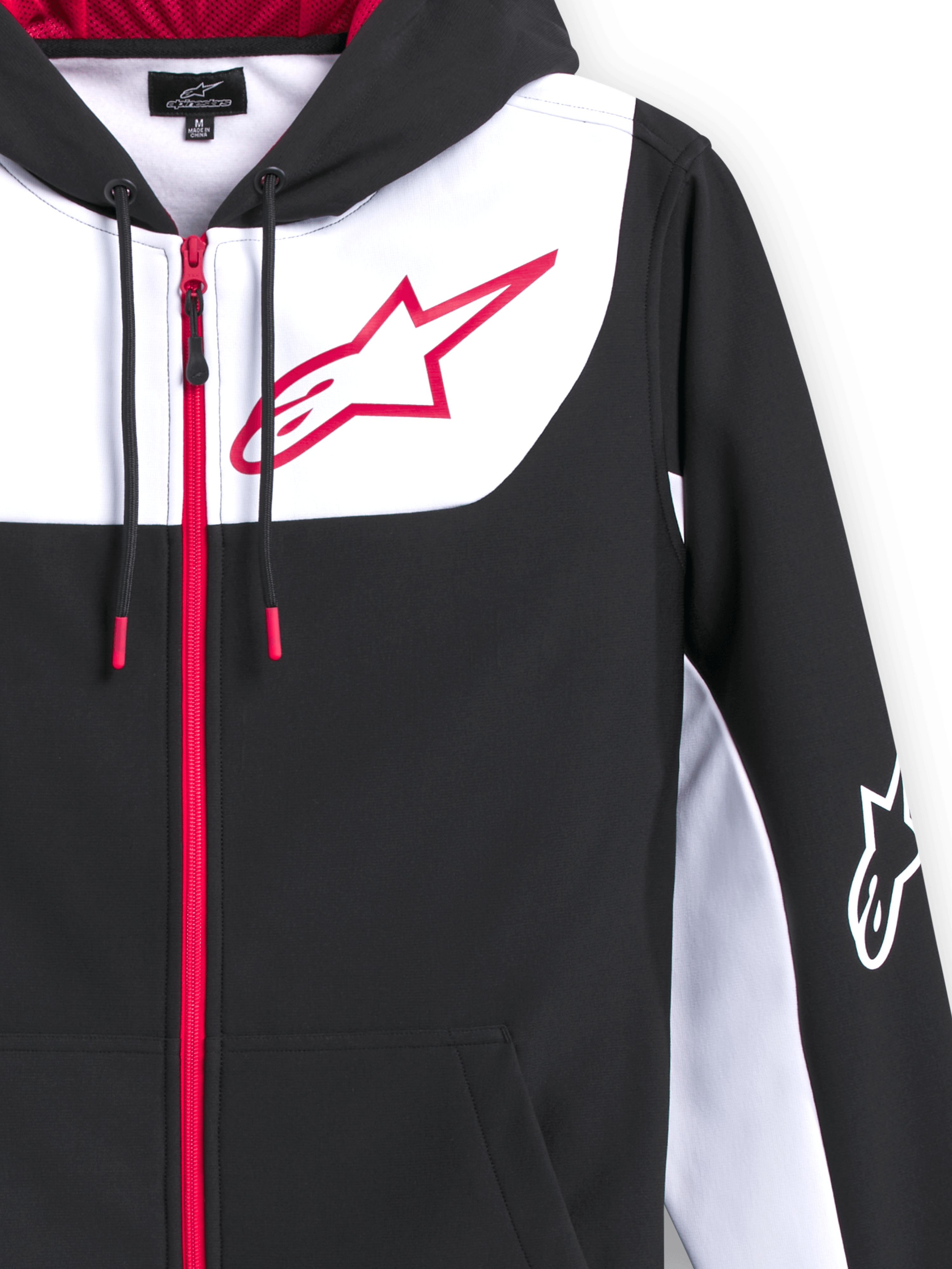 Alpinestars Sessions V3 Hoodie, poly fleece hoodie met rits, zwart met witte en rode accenten, voorzien van een groot rood Alpinestars-sterlogo op de borst, rode ritssluiting aan de voorzijde, trekkoorden met rode uiteinden en een wit logo op de mouw, casual op motorsport geïnspireerd ontwerp