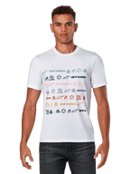 Alpinestars Glyfs CSF Tee, T-shirt met korte mouwen, wit, voorzien van een gestreepte grafische print met meerdere logo's en kleurrijke iconen op de voorzijde, casual motorsport sportkleding