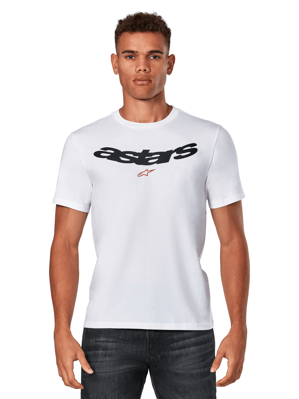 Alpinestars Elliptic CSF Tee, wit T-shirt met korte mouwen gedragen door een model, zwart gebogen Astars-logo met rode ster-graphic op de borst, casual motorsportkleding