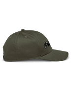 Alpinestars Canyon pet, zijaanzicht, Military Green, gestructureerde kroon met gebogen klep, voorzien van geborduurd Astars-logo met camouflagevulling, casual motorsport-geïnspireerde streetwear
