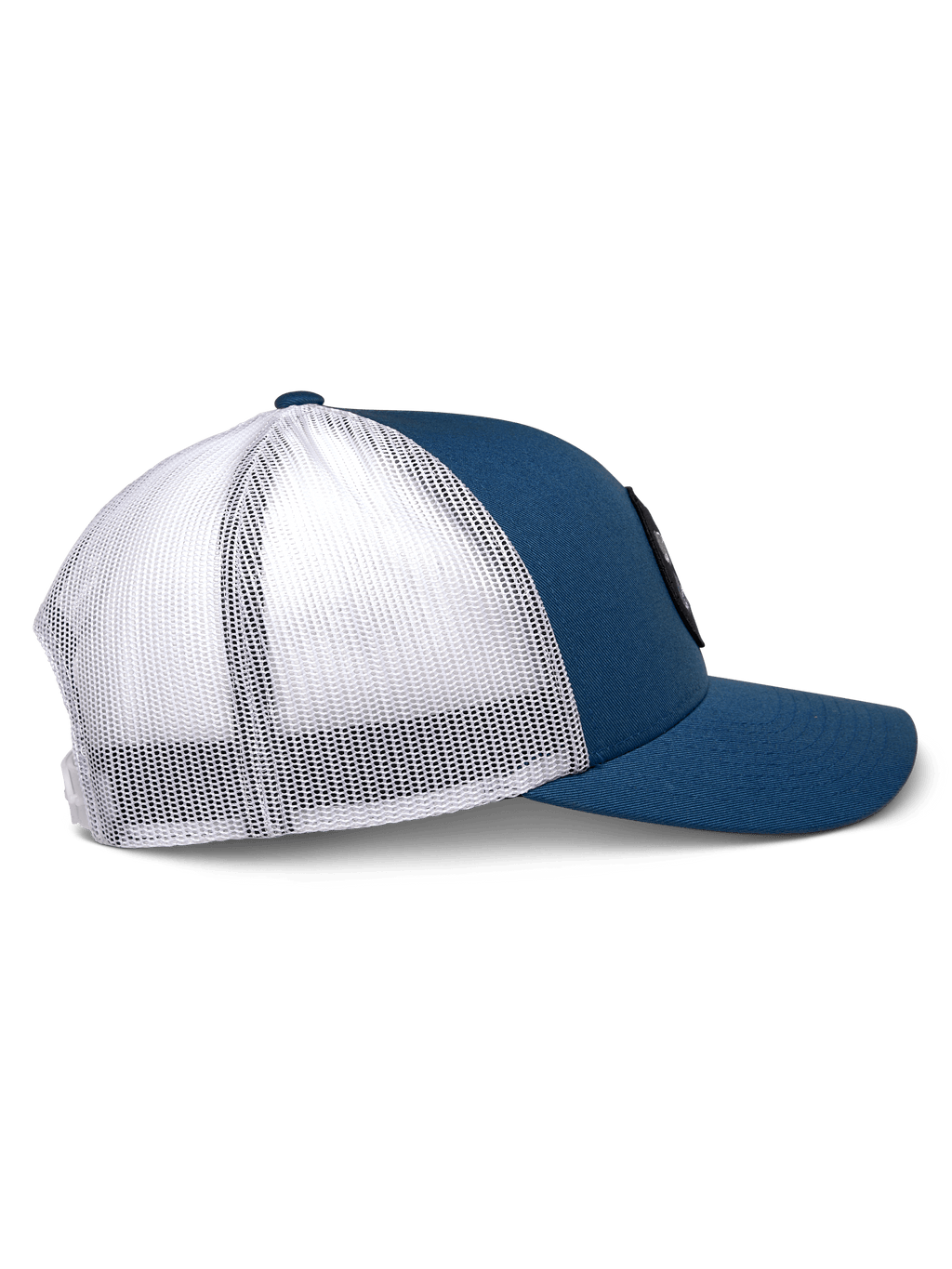 Alpinestars Gambit Trucker Pet, blauw en wit, zijaanzicht, gebogen klep met gestructureerde kroon, blauwe twill voorpanelen en witte mesh achterkant, casual motorsport-geïnspireerde hoofdbedekking