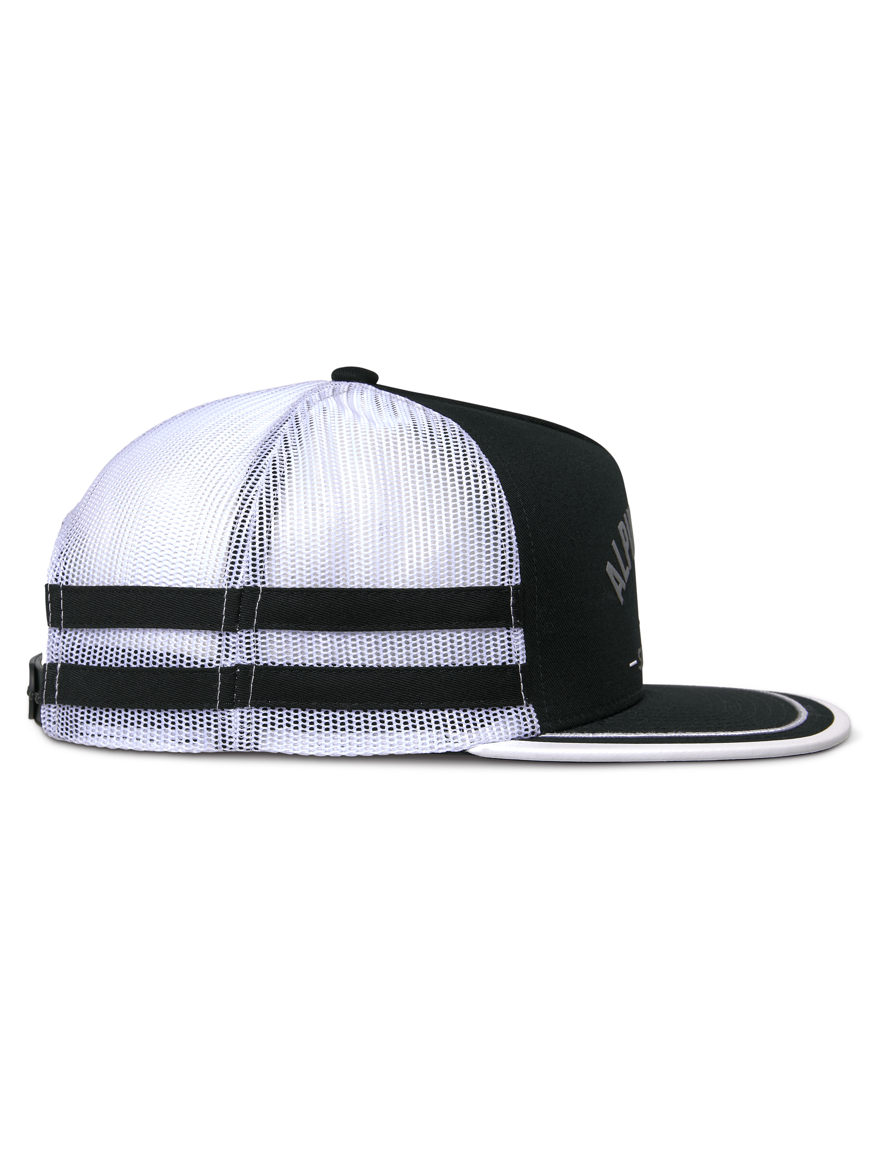 Alpinestars Backline Trucker pet, zijaanzicht, zwart, wit en grijs, witte mesh achterkant met twee zwarte horizontale strepen, gestructureerde zwarte kroon en platte klep met witte bies, casual motorsport-geïnspireerde pet