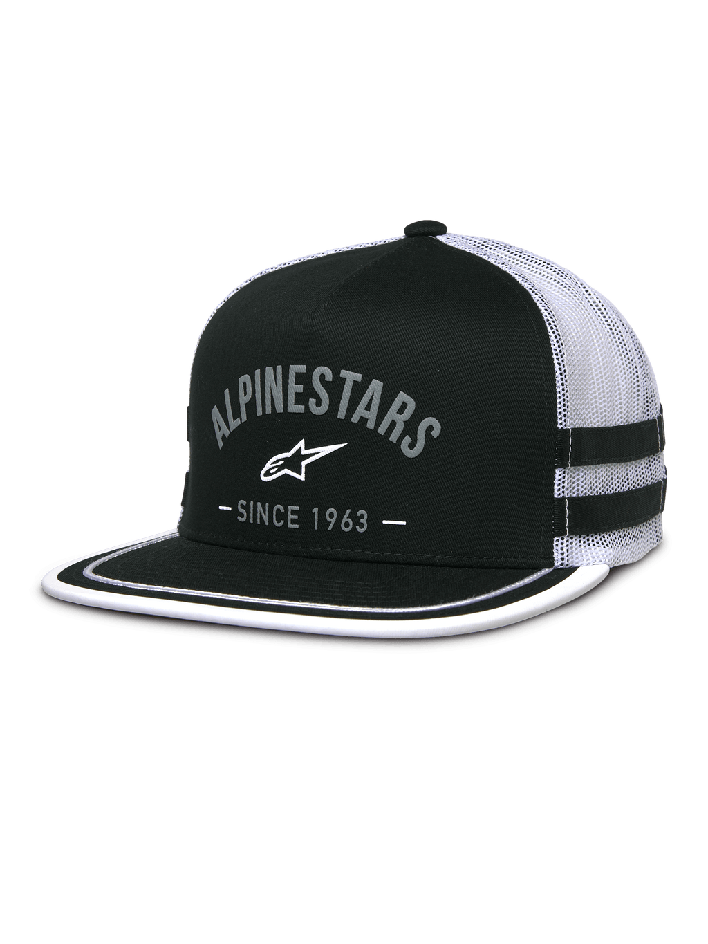 Alpinestars Backline Trucker Pet, zwarte twill voorkant en witte mesh achterkant, platte klep met witte suttache afwerking aan de rand, grijs gebogen Alpinestars logo met Since 1963 tekst, zijdelingse applicatie-strepen, casual op motorsport geïnspireerde snapback pet