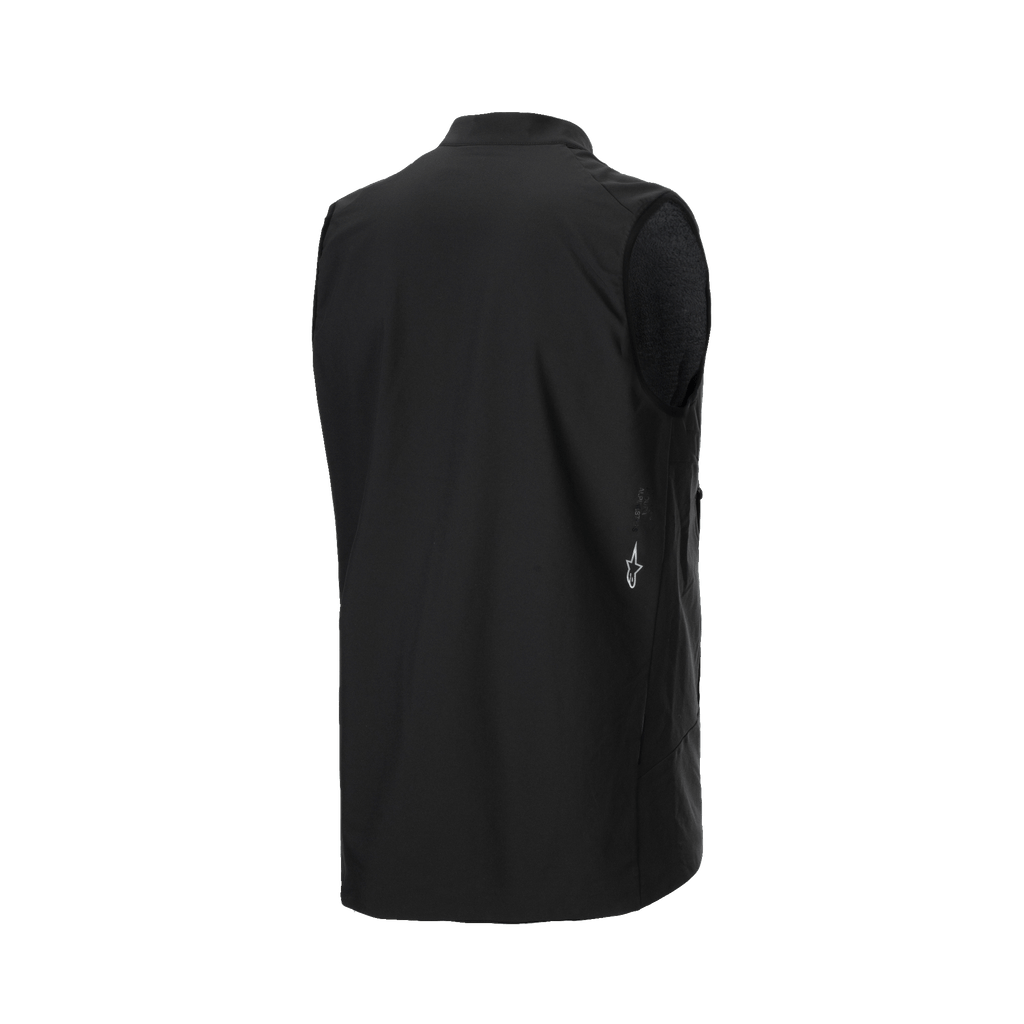 Alpinestars A-Dura Thermisch Vest, zwart fietsvest, driekwart achteraanzicht met gladde stof en een klein wit Alpinestars-logo aan de onderzijde, lichtgewicht thermische isolatie voor mountainbiken