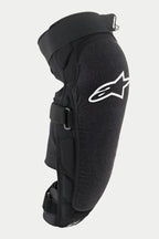 Alpinestars Vector Pro knie-/scheenbeschermer, zwart, met een wit Alpinestars-logo op de knie, getextureerd slijtvast voorpaneel, verstelbare klittenbandbanden, ademende MTB-bescherming