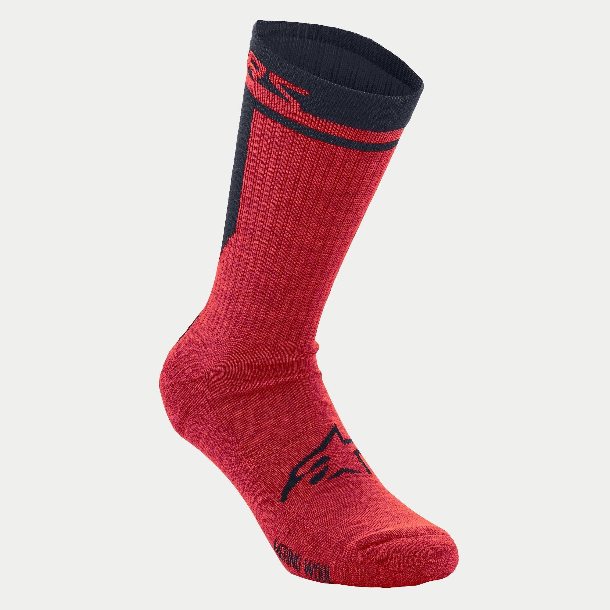 Alpinestars Merino Sokken 24, fietssokken, rood en zwart, met een boordhoogte van 24 cm, zwart Alpinestars-logo op de voet, gestructureerde merinowolconstructie voor isolatie en vochtregulatie
