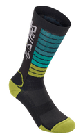 Alpinestars Drop Socks, MTB-fietssokken, zwart met blauwgroene en limoengroene kleurverloopstrepen, geelgroene teen en hiel, voorzien van witte Astars-branding en ademende mesh-textuur