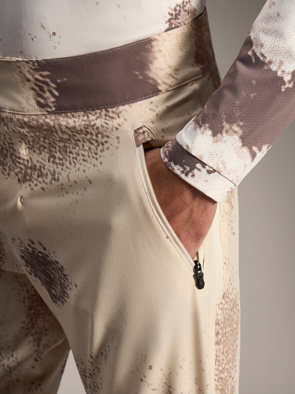 Alpinestars A-Dura Ride korte broek in Sand Camo met zijzak met rits en duurzame 4-way stretch MTB-stof.