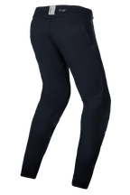Alpinestars Stella A-Dura Thermal broek, MTB-broek voor dames, zwart, technische outdooruitrusting voor ritten in koud weer, driekwart achteraanzicht met de voorgevormde ergonomische pasvorm en achterzijde van de tailleband met ASTARS-branding.