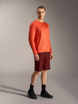 Alpinestars A-Dura Air oranje jersey met lange mouwen en bordeauxrode A-Dura Ride shorts, professionele MTB-uitrusting.