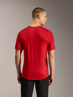 Rode A-Dura Ride MTB-trui met korte mouwen, achteraanzicht met jacquard-stof, verlengde achterzoom en subtiel logo.