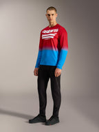 Alpinestars A-Dura ASTARS 2.0 Jersey, rood en blauw kleurverloop MTB-top met lange mouwen en wit borstlogo.