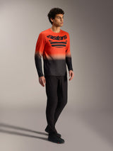 Oranje-zwart A-Dura ASTARS 2.0 fietsshirt met lange mouwen, opvallend borstlogo en technisch ontwerp voor MTB.